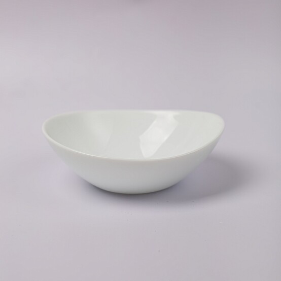 Салатник стеклокерамический  15*14 см 390 мл овальный PO-520 White-Oval Parsopal (6/48)